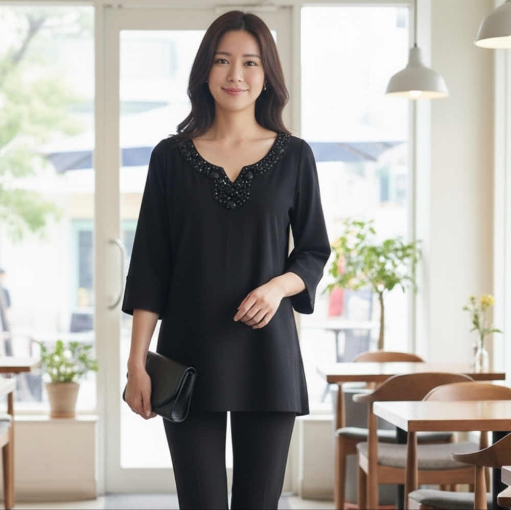 BCBG Tunic Top Embelished Neckline Stretchy Fitted 3/4 Sleaves Black Sz 8